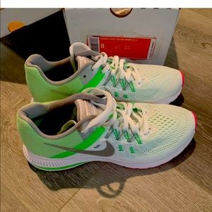 Size8. nike zoom winflo 2. "New with box"